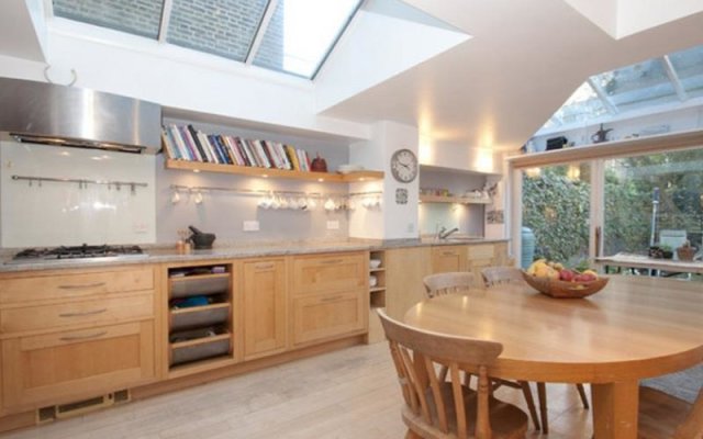 Veeve  Roderick Road 5 Bed Family Home Hampstead