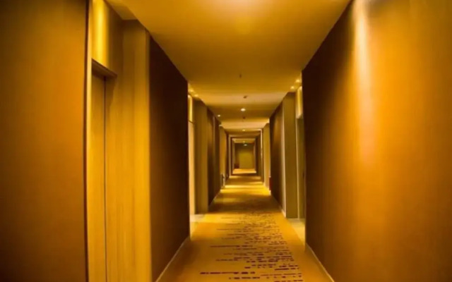 Green Tree Alliance Zhuhai Lover Road Jingshan Park Hotel