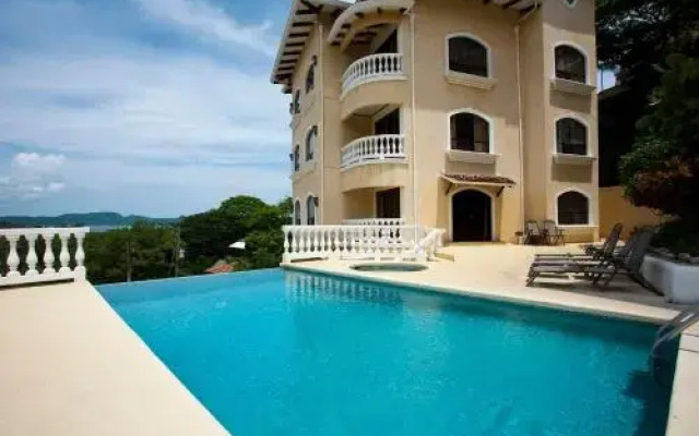 Great Designed Ocean and Mountain view Condo Tres Vista