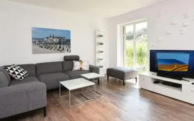 Exklusive Reetdach-Villa Ostseefrische