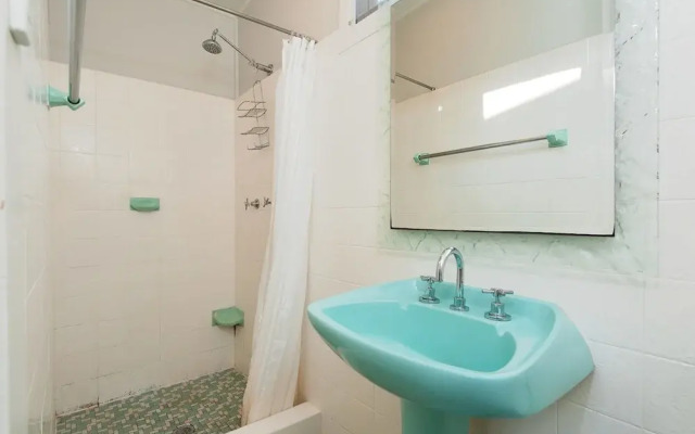 Sandy Point Road, 6, Mermaids Rest