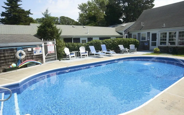 Allen Harbor Breeze Inn & Gardens