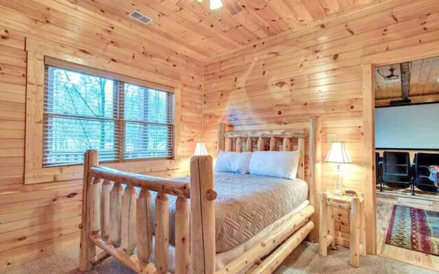 Pine Tree Lodge - Eight Bedroom Cabin