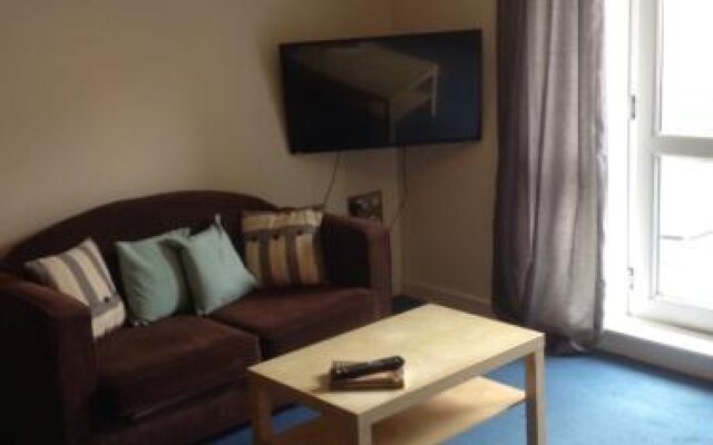 Central Apartment by Cardiff Holiday Homes
