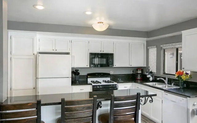 Beach Style 1 - 4 Br Townhouse