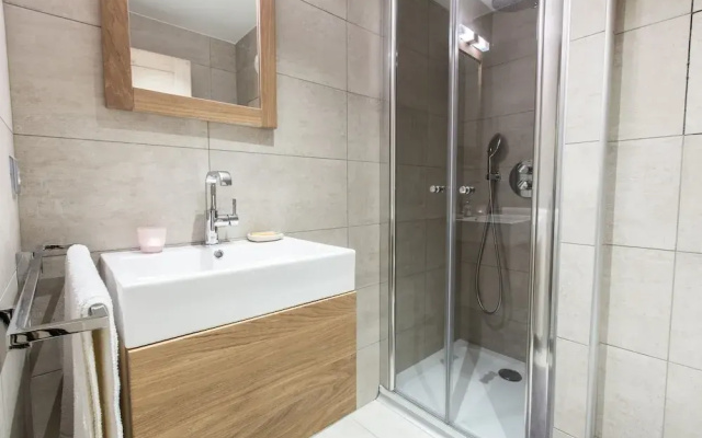 Whistler Lodge by Alpine Resorts