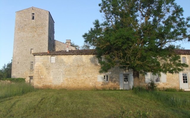 Chateau De Champdolent