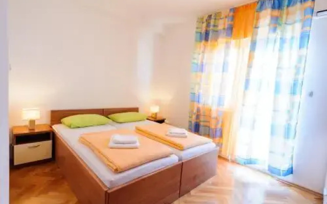 Apartment and Rooms Iva