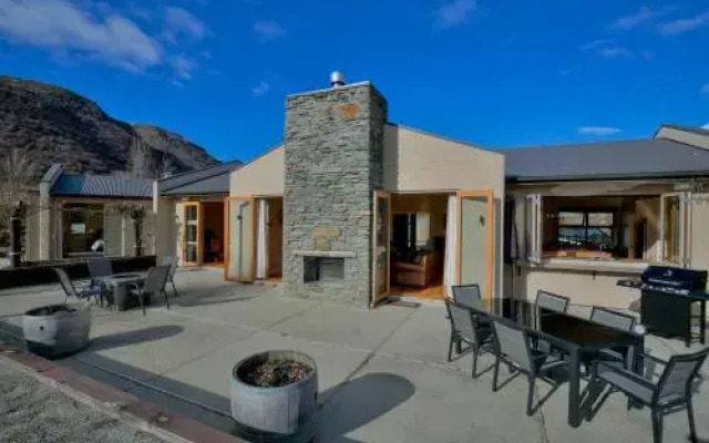 1220 Gibbston Lodge