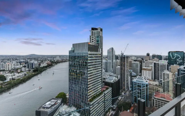 Luxury River View Apartment