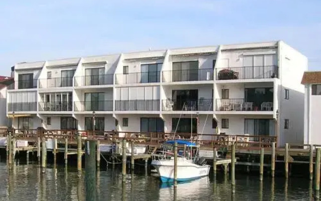 Mariner's Wharf 105