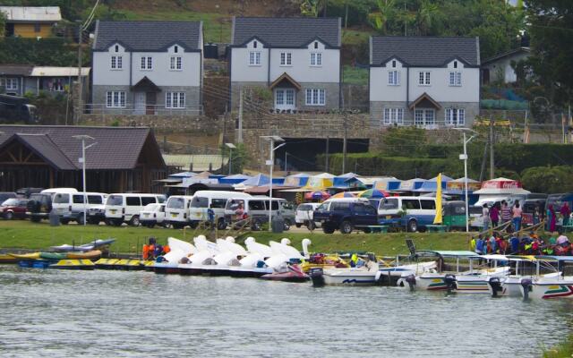 Lakeside Cottages