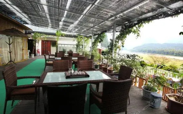 Yangshuo River Times Hotel