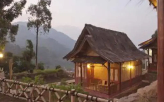 Sawung Gawir Restaurant and Bungalow Ciwidey