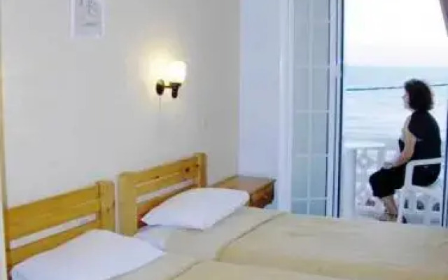 Atlantis Hotel & Studios