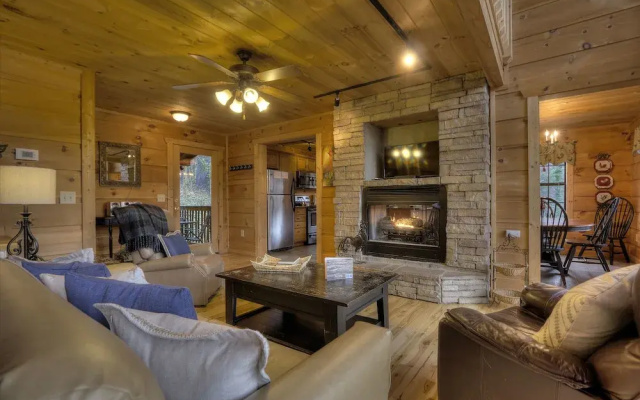 Above It All  446 - Four Bedroom Cabin