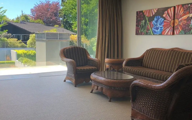 110 Lake Terrace - Taupo