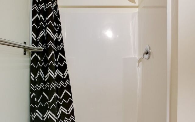 Prospect Park Apt by VectorStays