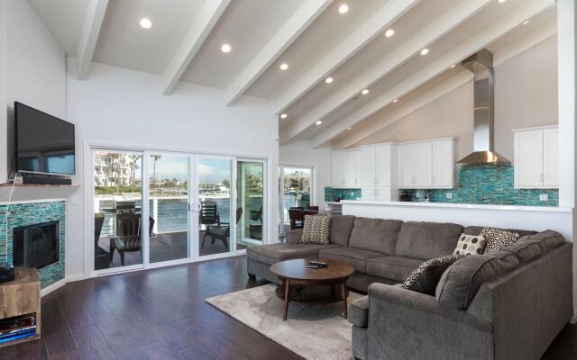 Waterfront House in Oxnard by RedAwning