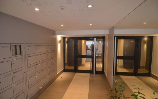 Apartment 4 persons with balcony near tramway Port of Nice district