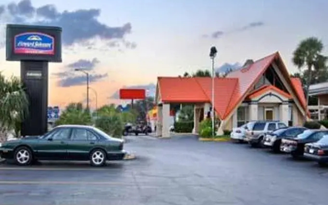 Howard Johnson Express Inn - Tampa North/Busch Gardens
