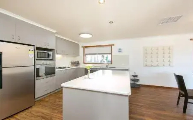 Parklake Holiday Units