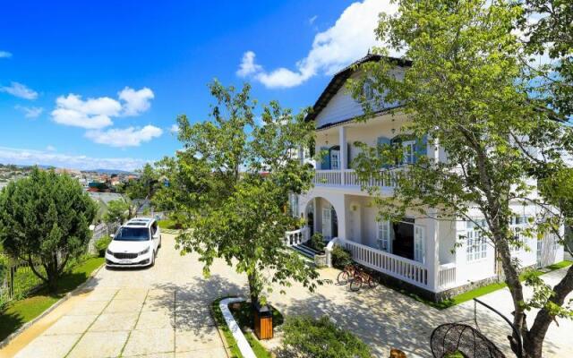 Calla Lily Villa Hotel