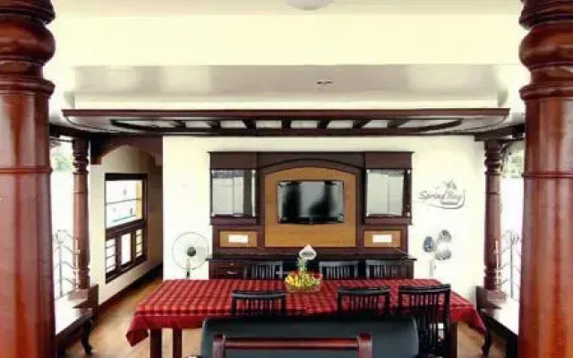 Pournami Houseboats