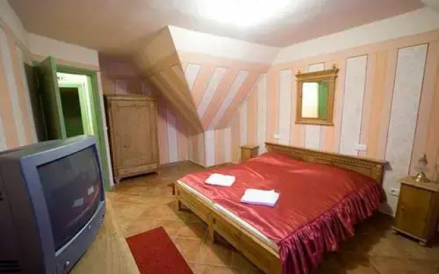Charlie Vendéglő & Panzió