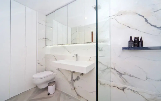 2 Bed Sydney Executive Apt Close To City