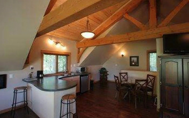 Revelstoke Timber Loft B&B