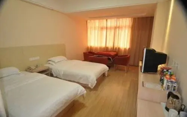 Super 8 Hotel Xuchang Qi Yi Lu Railway Station