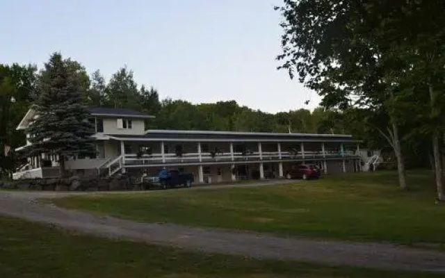 Maple Ridge Resort