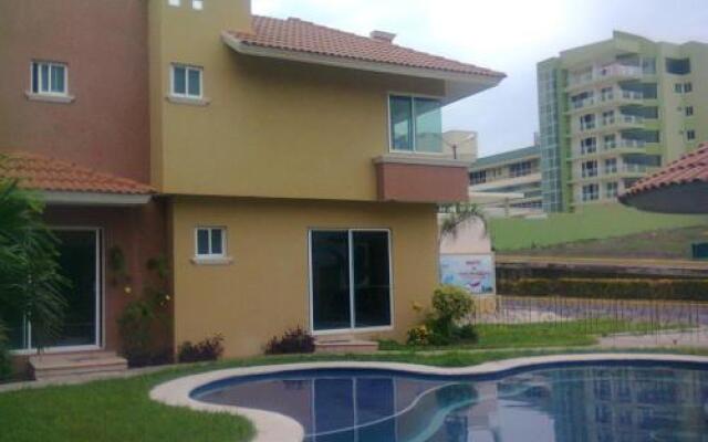 Suites El Conchal I