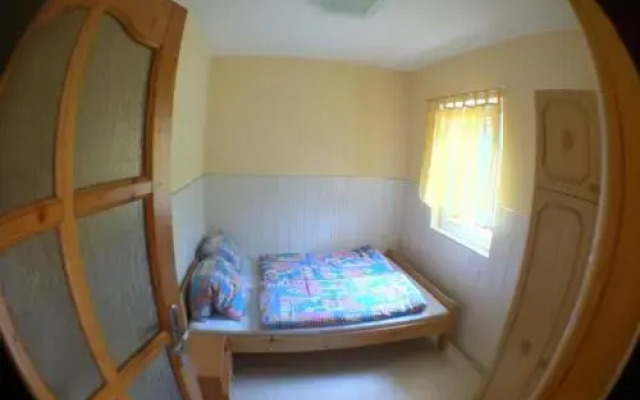 Granada Medencés Apartmanház