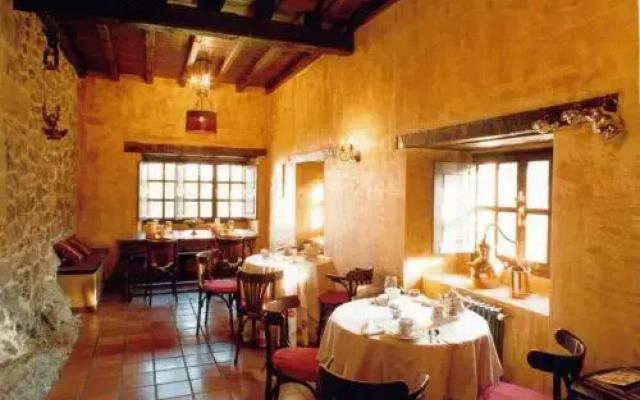 Casona de San Pantaleón de Aras