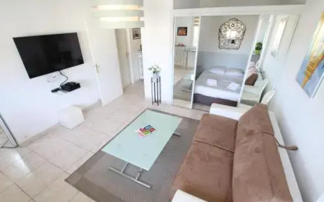 Le Colony