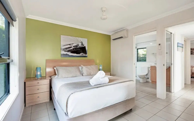 Oasis 25 Hamilton Island