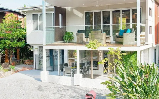 Idle Days, 3 Achilles Street