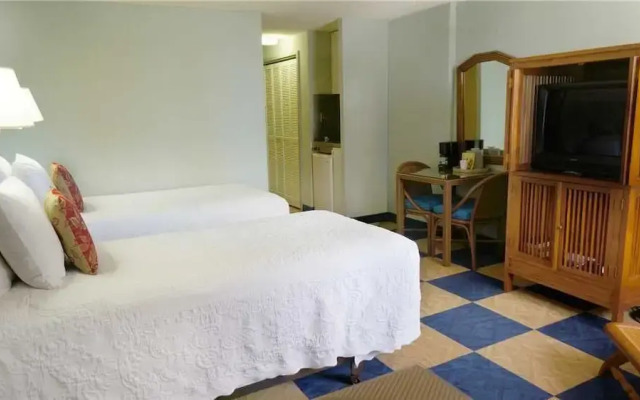 Ewa Hotel Waikiki #711 - Studio Condo