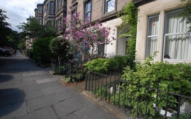 Hillside City Centre Garden Apartment