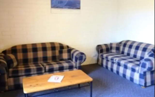 Alpha Centauri 8 - Budget Jindabyne Holiday Apartment