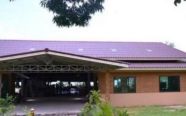 Rommai Chailay Resort & Seafood