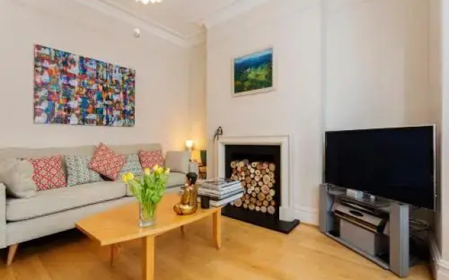 Veeve  3 Bed House On Stapleton Road Wandsworth