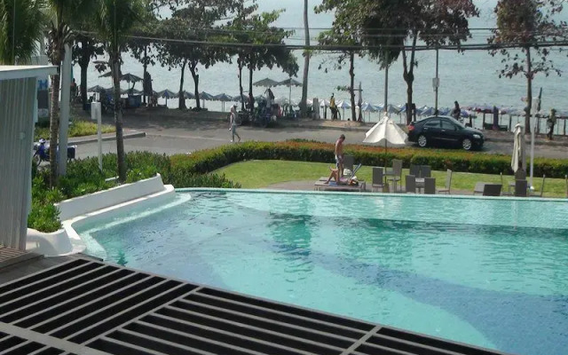 Lumpini Park Beach Jomtien by Jatuporn