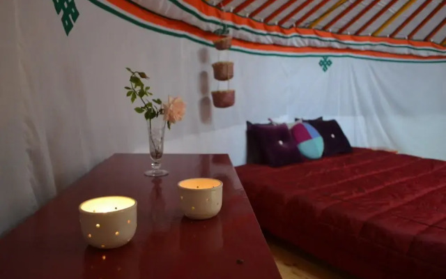 Camping Domaine Provencal - Yourtes