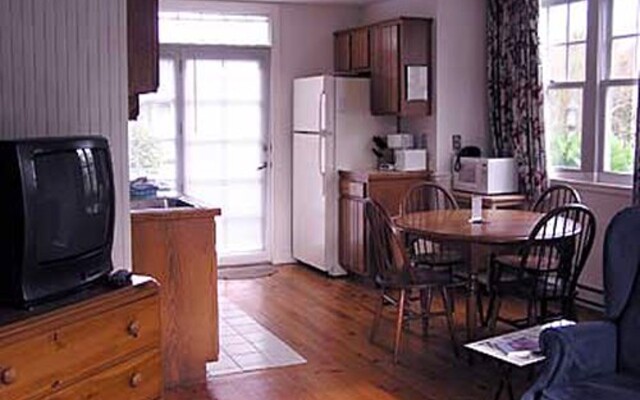 Brant Point Courtyard