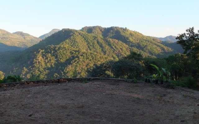 Welikande Hotel & Trekking center