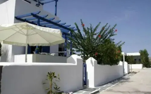 Pavlis Studios & Rooms