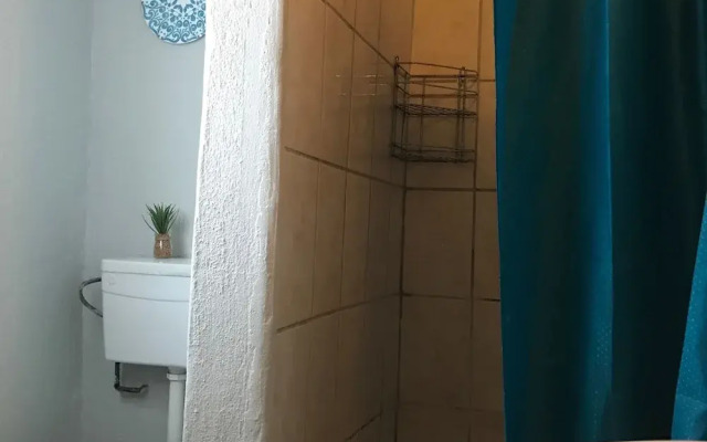 Sheri's Lodge & Backpackers